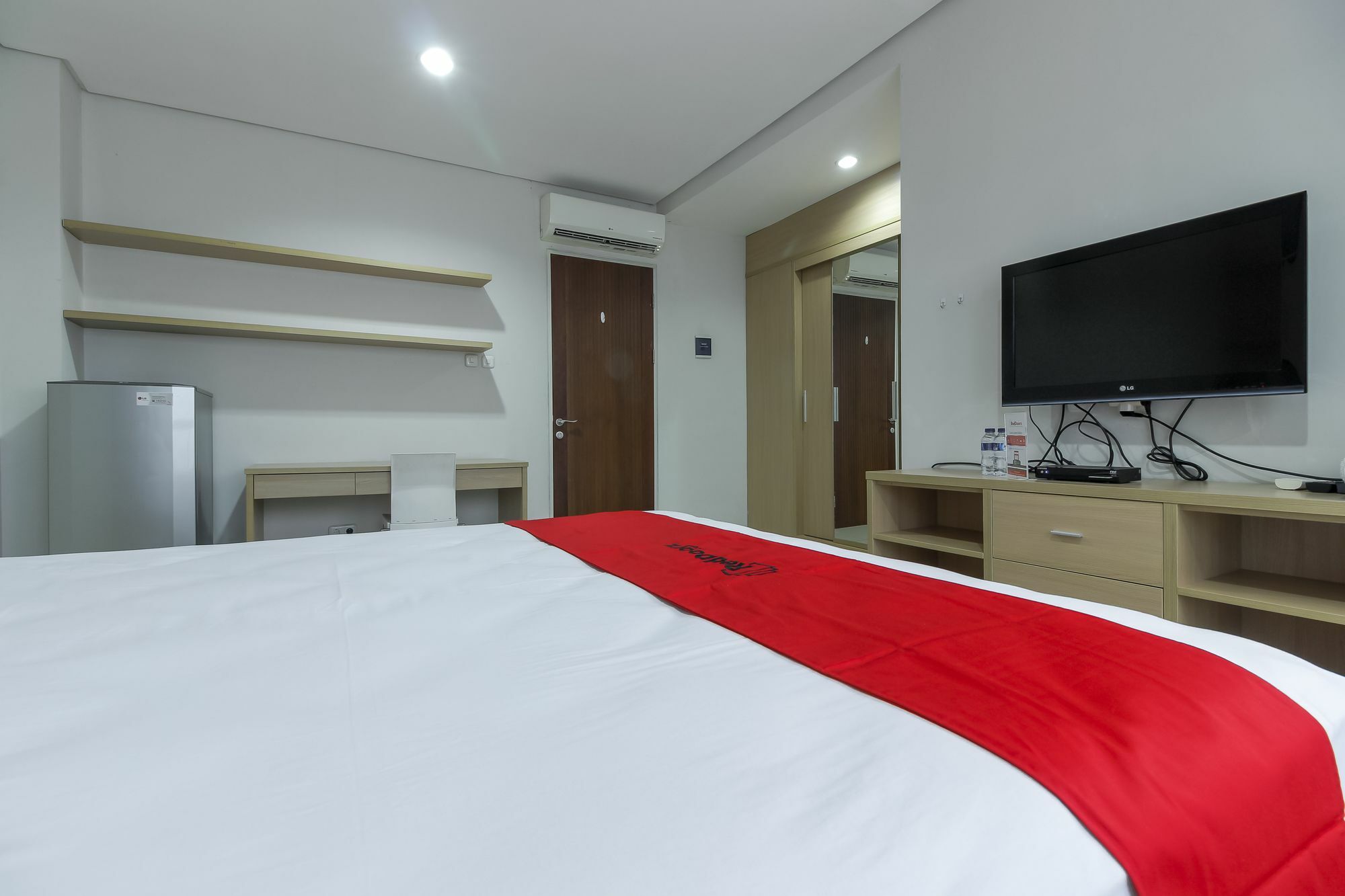 ホテル Reddoorz @ Patal Senayan 4 ジャカルタ エクステリア 写真